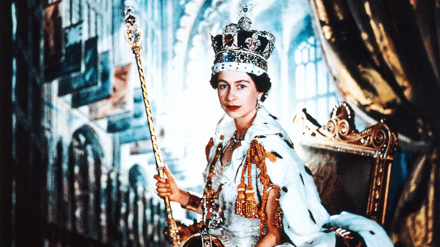 Королева Елизавета на своей коронации 2 июня 1953 года