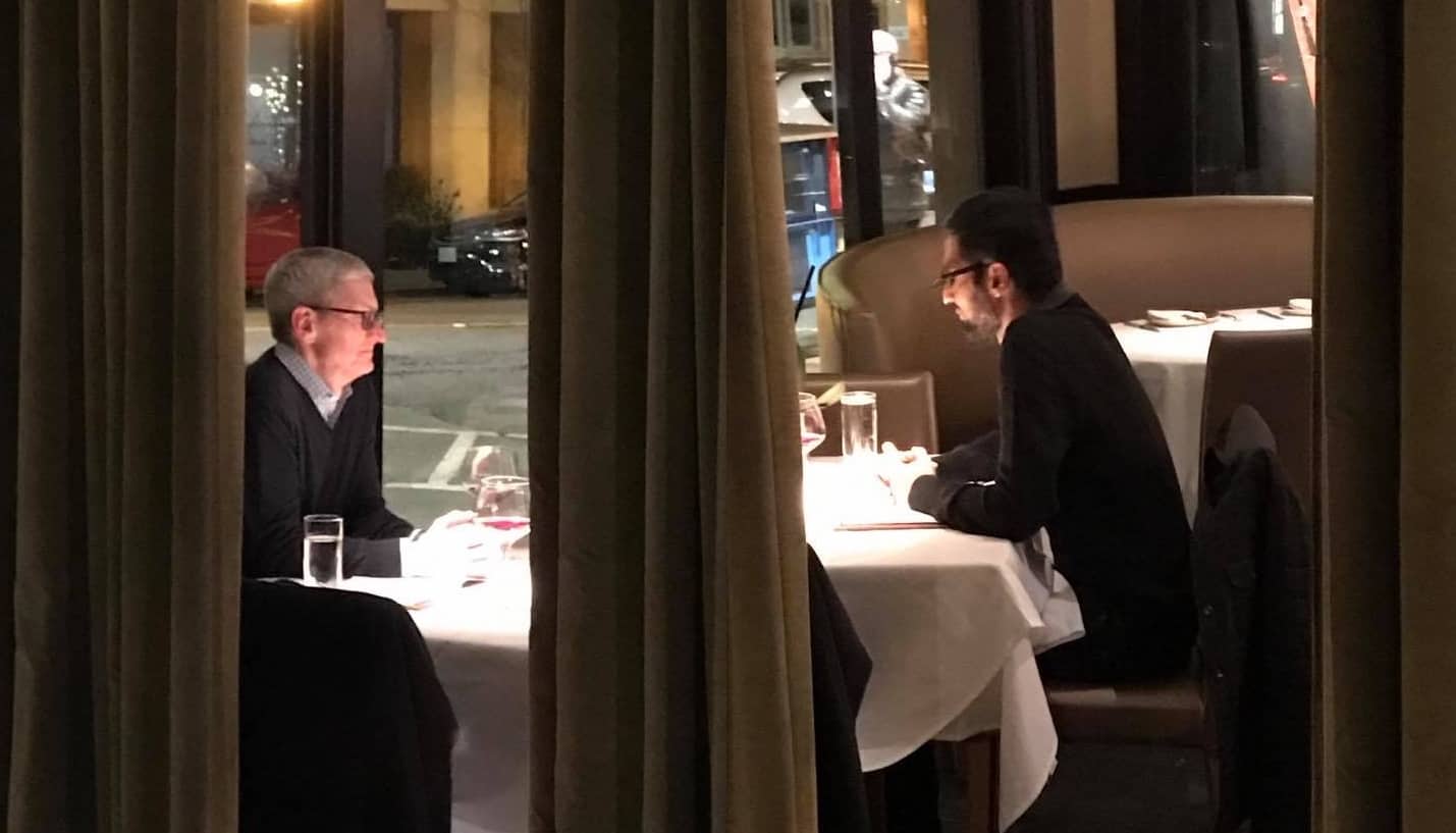 Тим Кук и Сундар Пичаи на встрече в ресторане