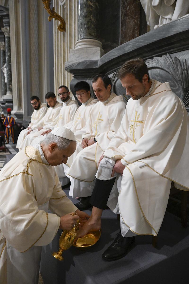 Pope Leo washes the feet of priests on Holy Thursday 2026. (Photo: Simone Risoluti/Vatican Media)@Vatican Media